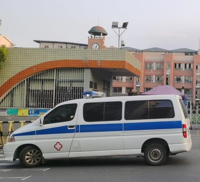 桥西救护车出租护送骨折病人一公里多少钱